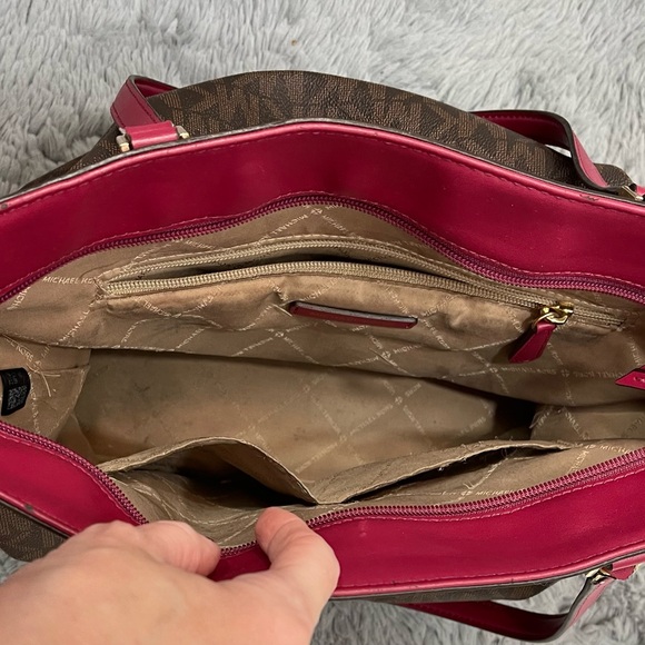 Large Michael Kors bags - Picture 14 of 16